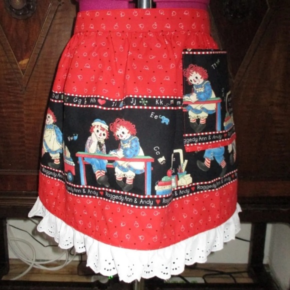 Rare Vintage 1974 Daisy
Kingdom Raggedy Ann & Andy
Cotton Ruffle Apron - Picture 1 of 1